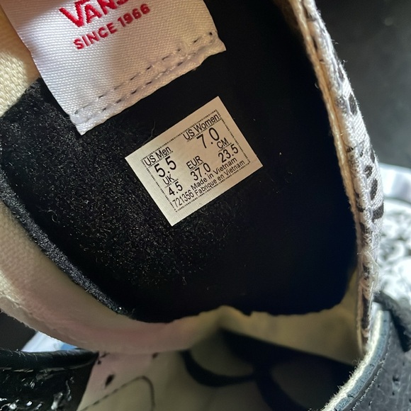 Custom Vans - Picture 5 of 6